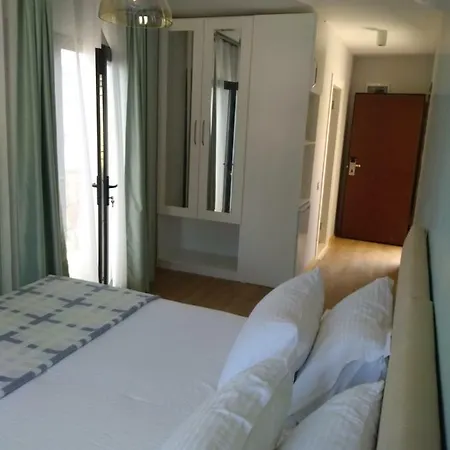 Hotel Pharos
